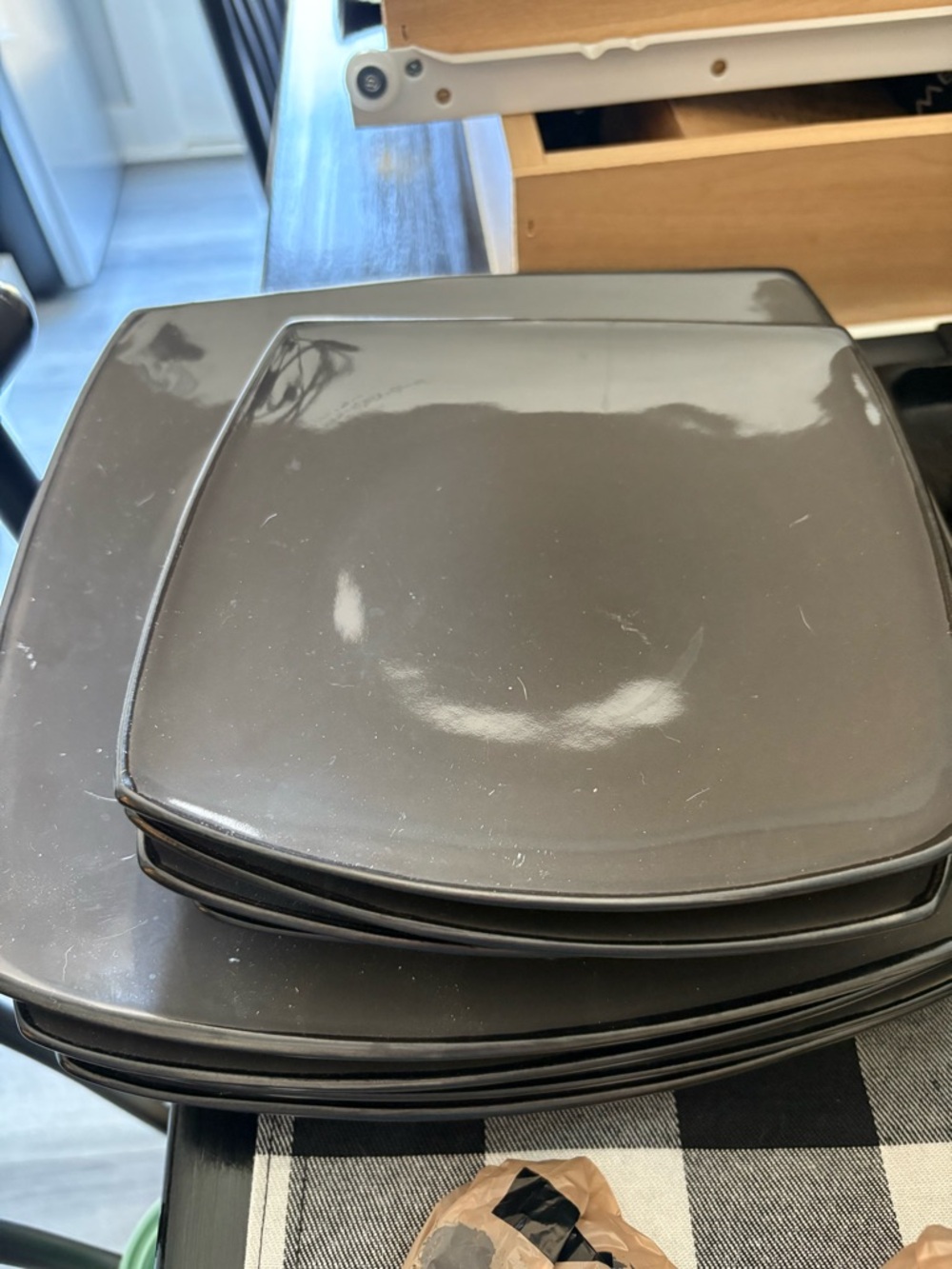 Black and grey dinner set